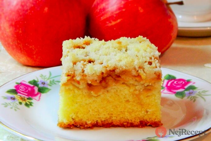 Recept Hrnkový koláč s jablky a drobenkou