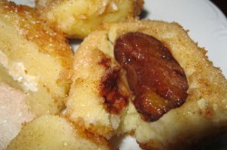 Příprava receptu Speciální bramborové knedlíky se švestkami, tvarohem a skořicí, krok 6