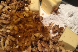 Příprava receptu Fenomenální medové řezy s ořechy, krok 6
