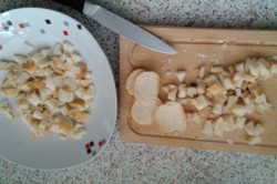 Příprava receptu Ořechovo-jablečná nádivka do kuřete, krok 1