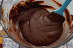 Příprava receptu Čokoládové kostičky POUZE ze 3 surovin, krok 2
