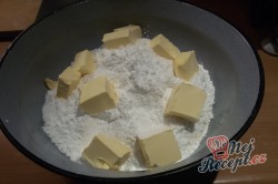 Příprava receptu Kokosové foukané rohlíky, krok 1