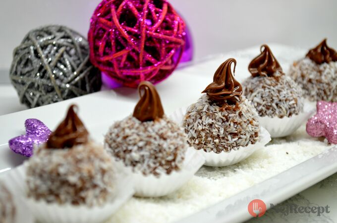 Recept Nepečené vánoční kokosové kuličky s čokoládou, které máte hotové za půl hodinku.