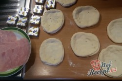 Příprava receptu Plněné langoše se šunkou a sýrem - FOTOPOSTUP, krok 6
