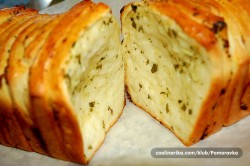 Příprava receptu Česnekový trhací chlebíček, krok 6