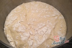 Příprava receptu Plněné croissanty se salámem a sýrem, krok 1