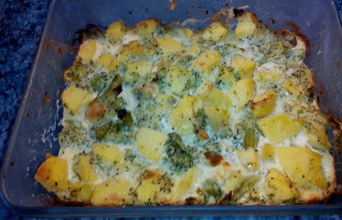 Recept Zapečené brambory s brokolicí a sýrem