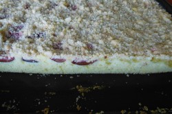 Příprava receptu Jogurtový koláč s ovocem a drobenkou, krok 8
