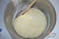 Příprava receptu Kynuté povidlové knedlíky s vanilkovou omáčkou, krok 2