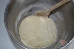 Příprava receptu Kynuté povidlové knedlíky s vanilkovou omáčkou, krok 1
