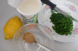 Příprava receptu Hlávkový salát s vařenými vejci, krok 2