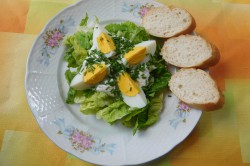 Příprava receptu Hlávkový salát s vařenými vejci, krok 5