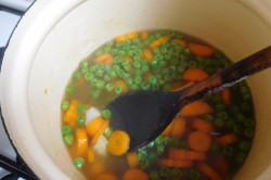 Příprava receptu Zeleninová polévka s vajíčkem, krok 2