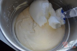 Příprava receptu Nadýchané jogurtové lívanečky, krok 1