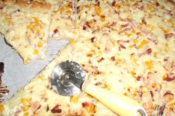 Příprava receptu Smetanová pizza s česnekem, krok 2