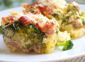 Recept Zapékaná brokolice s bramborem, sýrem a česnekem