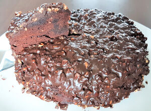 Recept Snickers dort "upečený" v mikrovlnce za 7 minut
