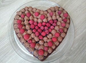 Recept Extra čokoládový dort s malinami
